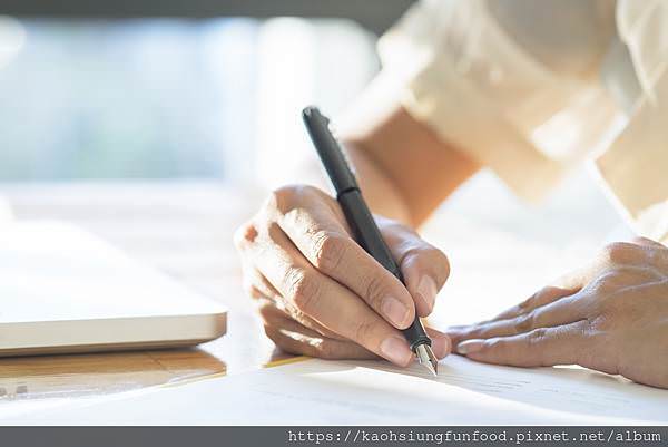 asian-business-woman-signing-contract-document-making-deal.jpg asian-business-woman-signing-contract-document-making-deal.jpg