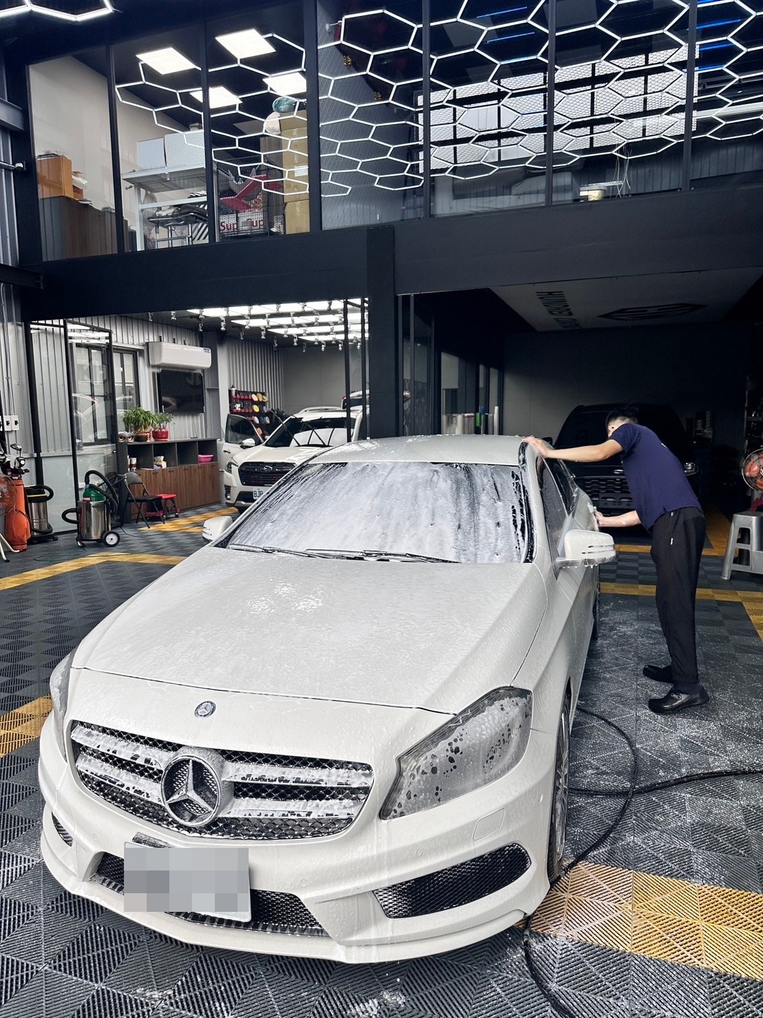 【高雄汽車美容推薦】H.C百鍍包膜鍍膜│無論晴天雨天都想來精緻洗車，流程細節都滿分