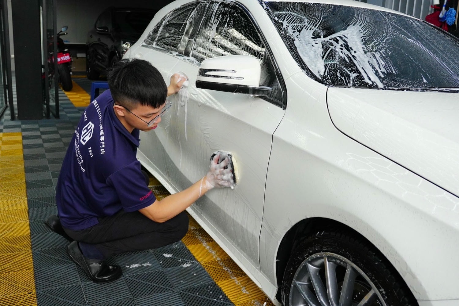 【高雄汽車美容推薦】H.C百鍍包膜鍍膜│無論晴天雨天都想來精緻洗車，流程細節都滿分