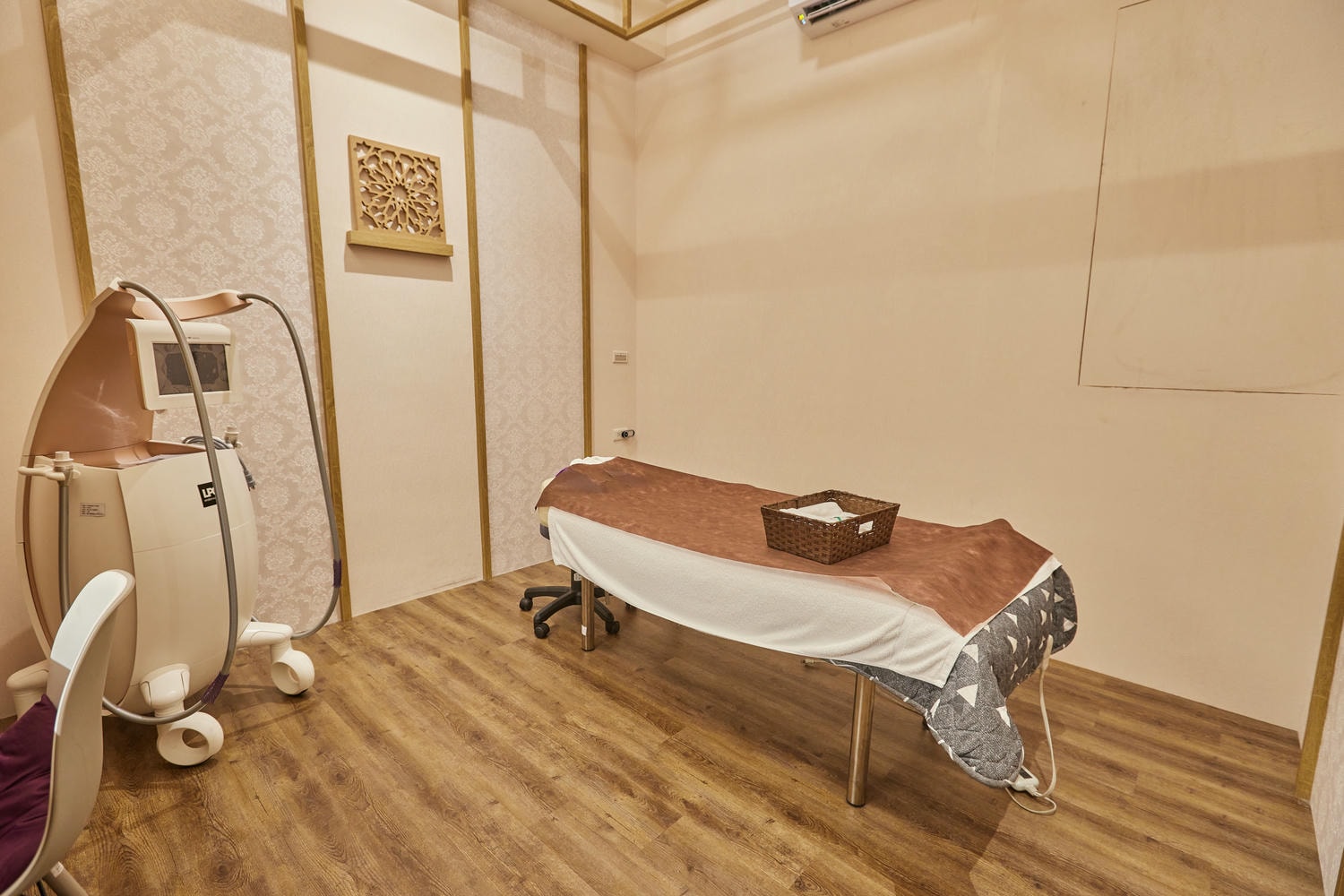 【高雄水飛梭】維格SPA│妳也有皮膚不夠緊緻的困擾嗎？水飛梭+微電芭蕾閃耀雙星，雙重保養肌膚QQ