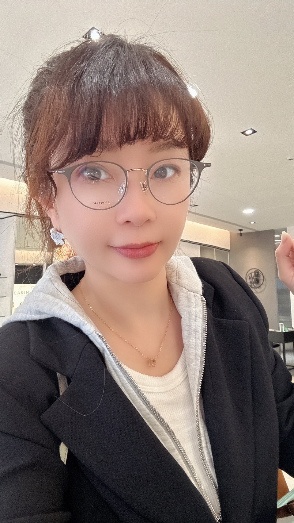 【高雄眼鏡行推薦】圓山眼鏡專科。專業驗光，多款品牌鏡架可選擇，讓眼鏡成為亮眼的時尚配件！