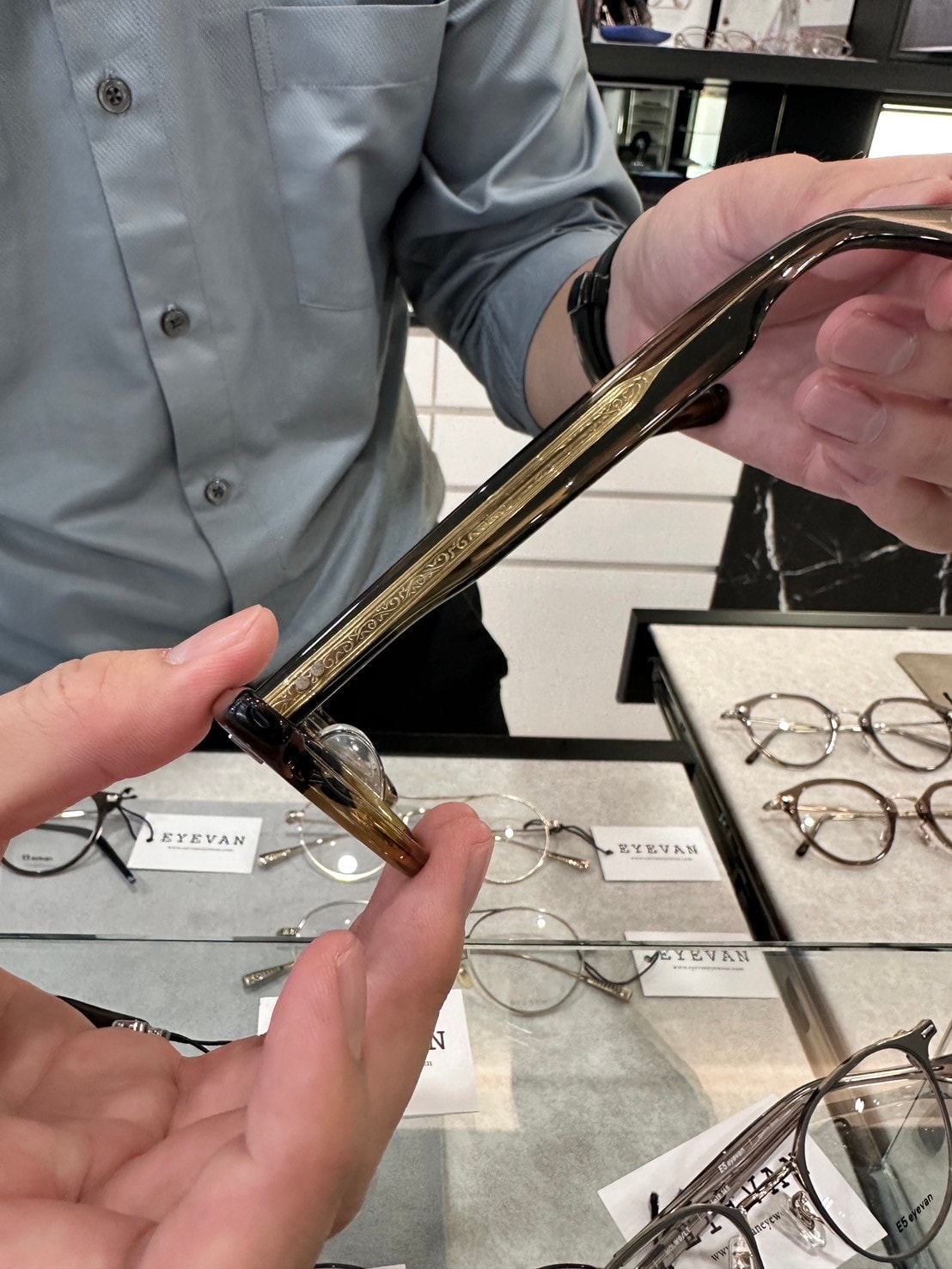 【高雄眼鏡行推薦】圓山眼鏡專科。專業驗光，多款品牌鏡架可選擇，讓眼鏡成為亮眼的時尚配件！