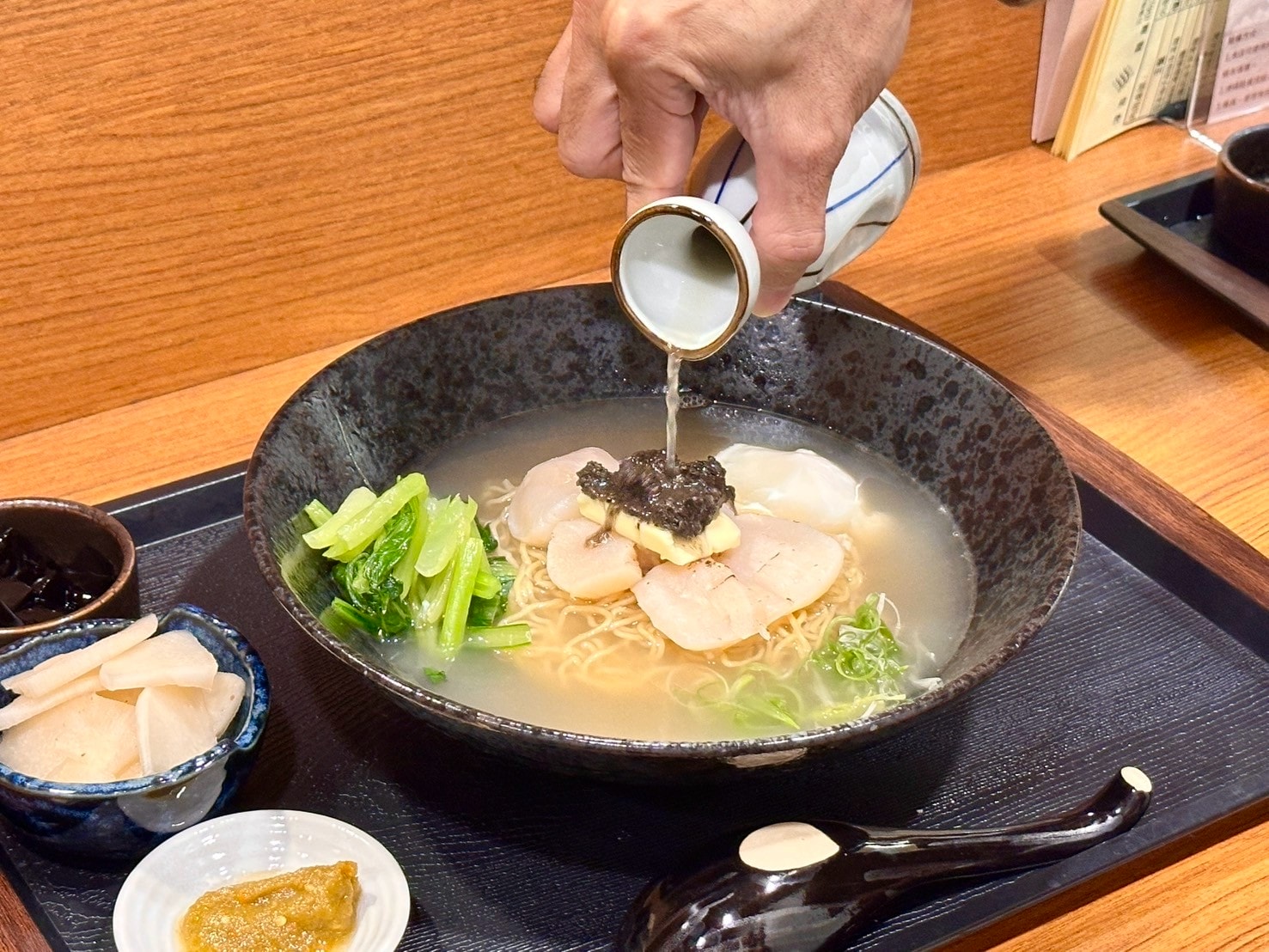 【台南拉麵推薦】淳吉麵屋-嚴選在地新鮮食材，精心熬製湯底，每一口都會驚嘆，每一道都是獨特的創意料理
